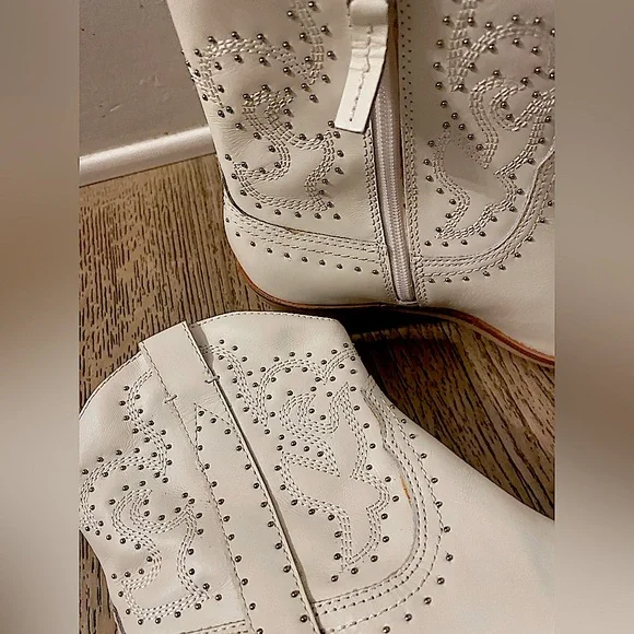(LIKE NEW) Dolce Vita Solow Stud Western Boot Size 8.5 (NWOT) Never worn. - Picture 9 of 11
